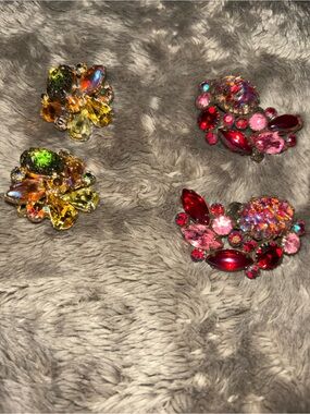VINTAGE KRAMER CLIP ON EARRINGS!! BEAUTIFUL COLORS